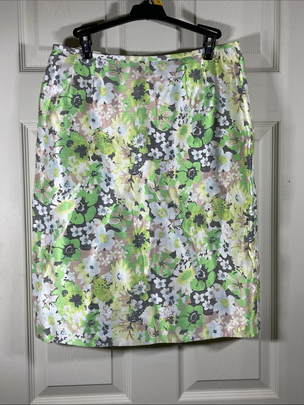 Le Suit Green, White and Gray Floral Pencil Skirt